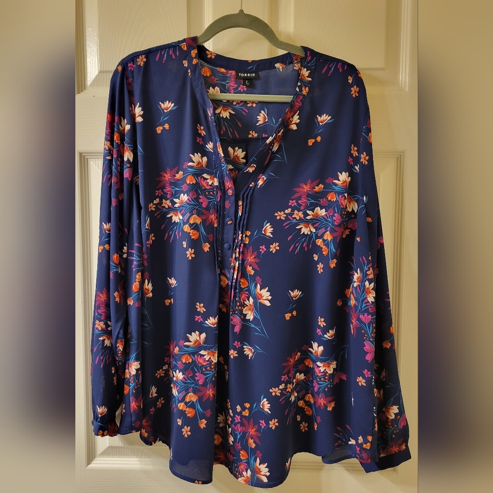 2X Navy Floral Torrid Blouse